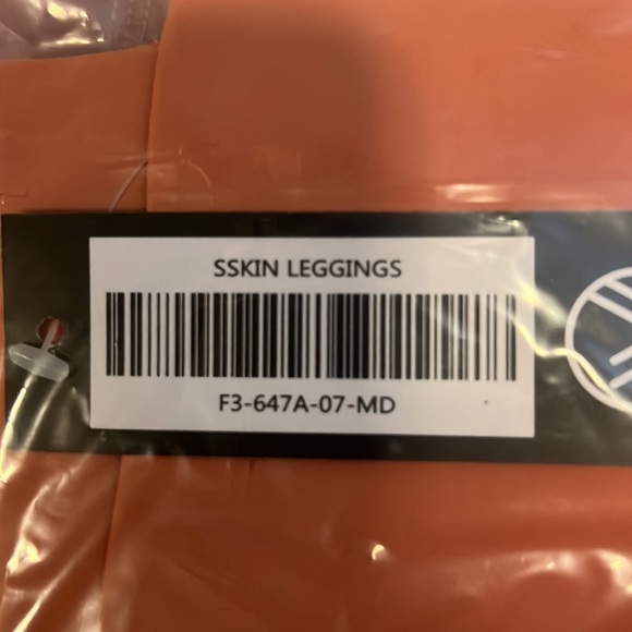 NWT SAVVI SSkin Leggings Sz M - Picture 3 of 4